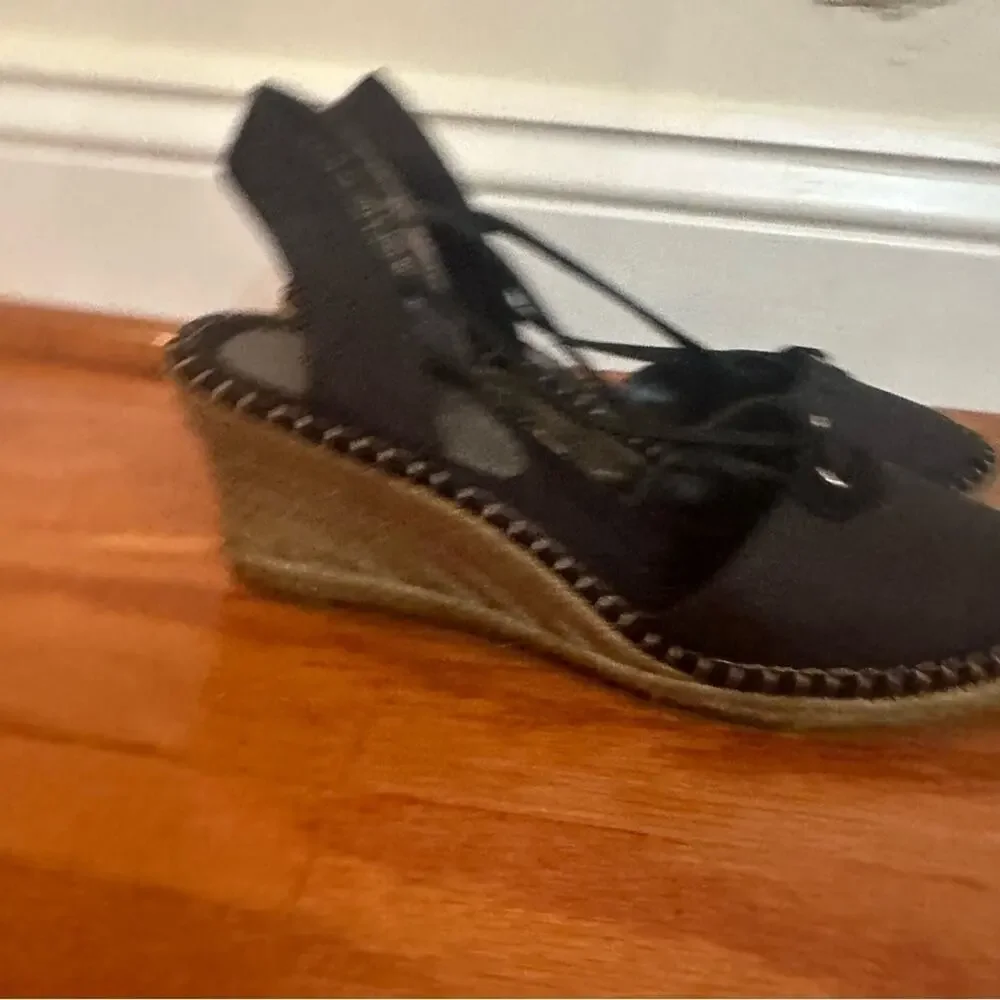 Liz Claiborne Black wedge espadrilles sz 8.5 Closed Toe Wedge Heel Espadrilles